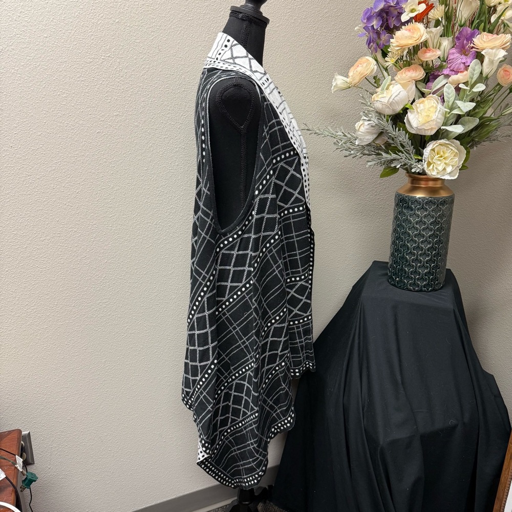 EST. 1946 Plus 26/28W Black White Windowpane Knit Open Front Vest Layer - Picture 5 of 8